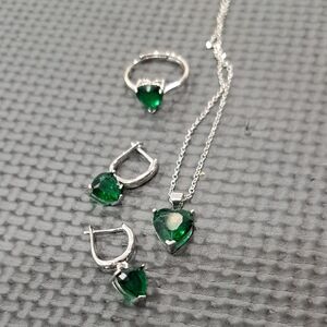 Elegant Silver and Green Heart Jewelry Set
